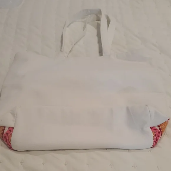 509 Broadway Pink and Orange Geometric Weekend Tote (37) - Picture 4 of 6